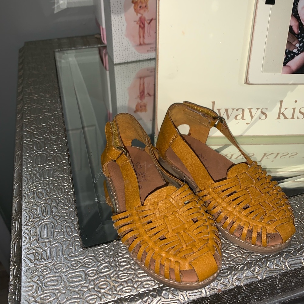 ISO: Zara Baby Huaraches In Size 18